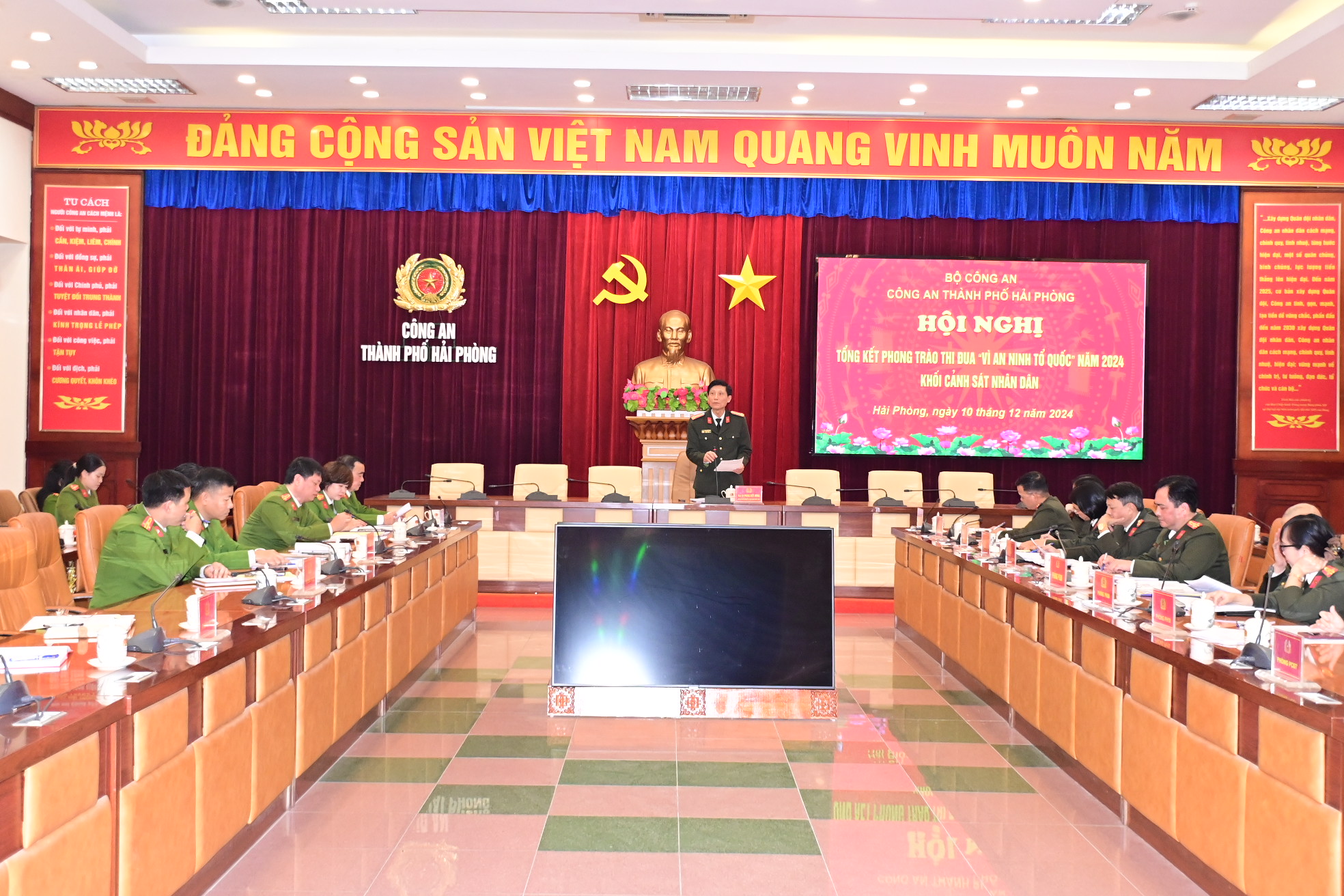 Khối Cảnh sát nhân dân tổng kết phong trào thi đua 